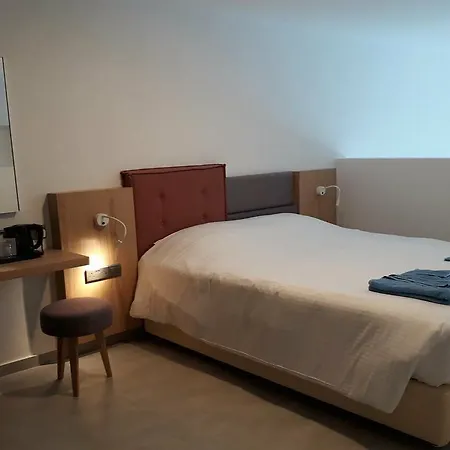 プラザ 3*