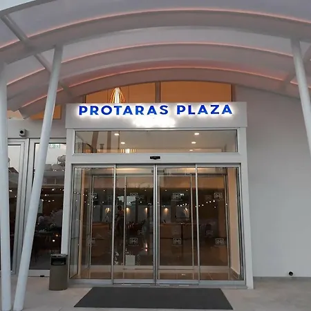 Plaza מלון 3*